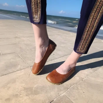 The flexible upper and sole allow your feet to move and flex naturally, providing better muscle and tendon function.