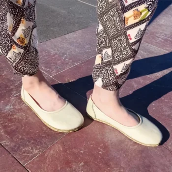 Integrated copper grounding elements help promote connection with the earth, encouraging a more balanced walking experience throughout the day.